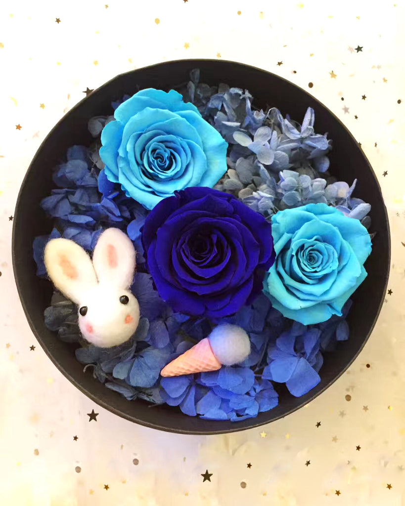Small round box | Blue felt bunny - Blossoming Love